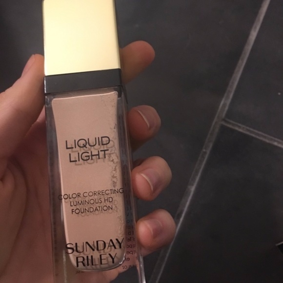 Sunday Riley 130C Color Correcting HD Foundation - Picture 3 of 8